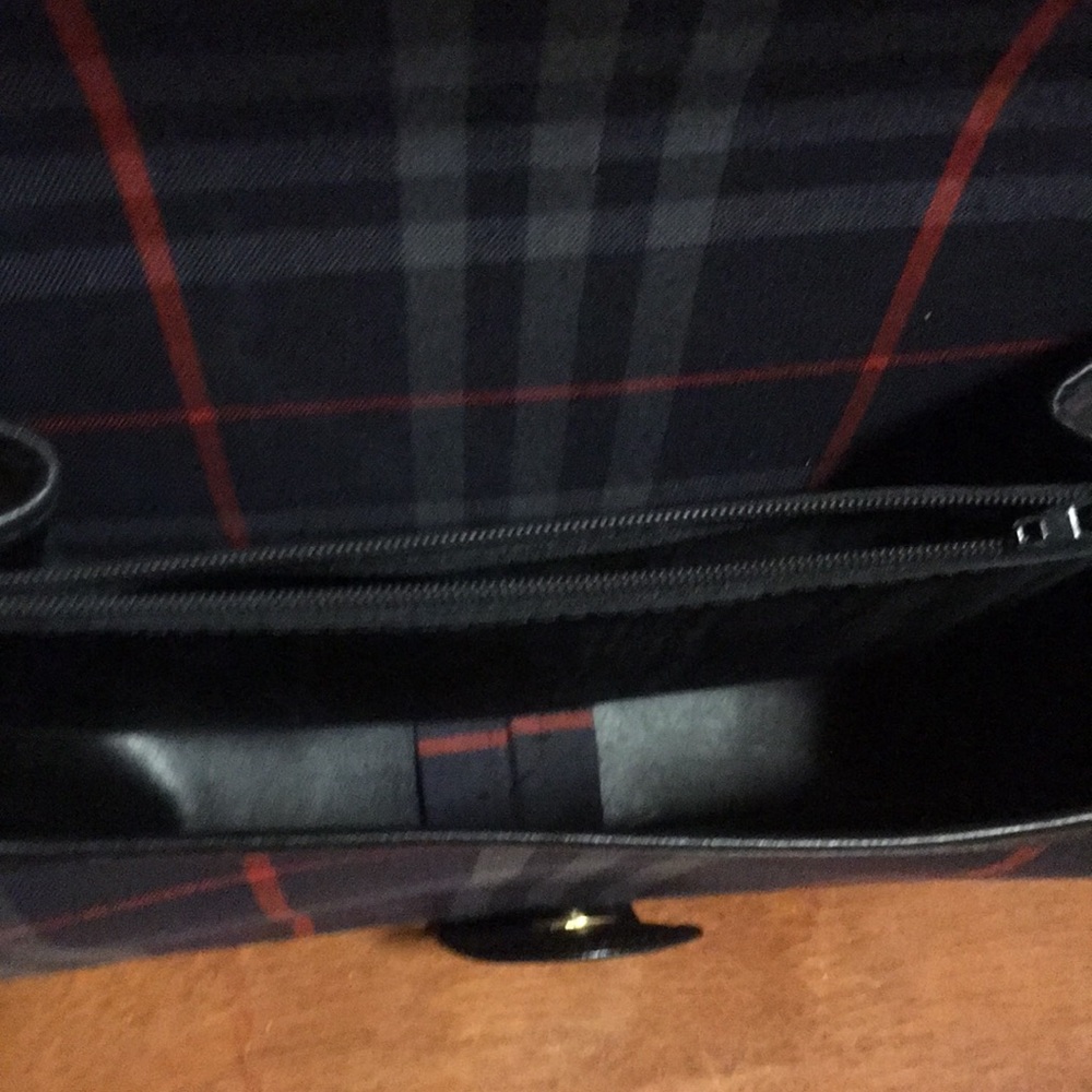 Burberry’s Lady’s shoulder bag - Picture 4 of 6